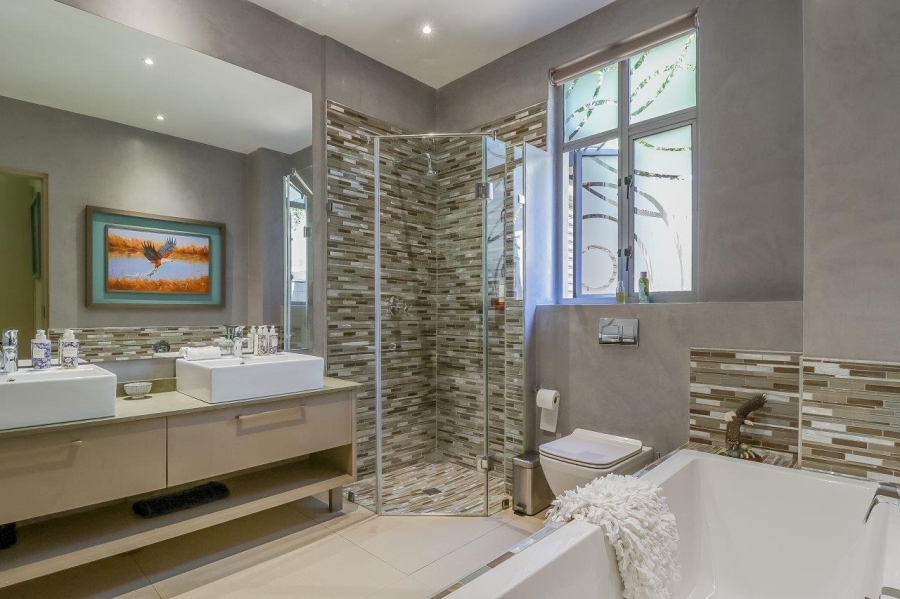 6 Bedroom Property for Sale in The Islands Estates North West